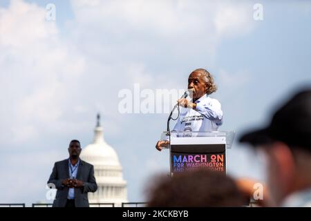 Le révérend Al Sharpton, fondateur de National action Network, s'exprime lors de l'événement phare d'une marche nationale pour le droit de vote à l'occasion du 58th anniversaire de la marche sur Washington. Les personnes et les organisations participantes exigent la fin de l'obstruction parlementaire et de l'adoption de la loi John Lewis sur l'avancement des droits de vote et de la loi pour le peuple pour assurer la protection fédérale du droit de vote. L'événement est parrainé par le Drum Major Institute, March on, SEIU, National action Network, et future Coalition, et compte plus de 225 organisations partenaires. (Photo d'Allison Bailey/NurPhoto) Banque D'Images