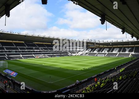 Vue générale à l'intérieur du Pride Park Stadium avant le lancement du match du championnat Sky Bet entre le comté de Derby et la forêt de Nottingham au Pride Park, Derby, le samedi 28th août 2021. (Photo de Jon Hobley/MI News/NurPhoto) Banque D'Images