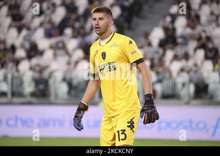 Guglielmo Vicario du FC Empoli regarde pendant la série Un match entre Juventus et le FC Empoli au stade Allianz de 28 août 2021 à Turin, Italie. (Photo de Giuseppe Cottini/NurPhoto) Banque D'Images