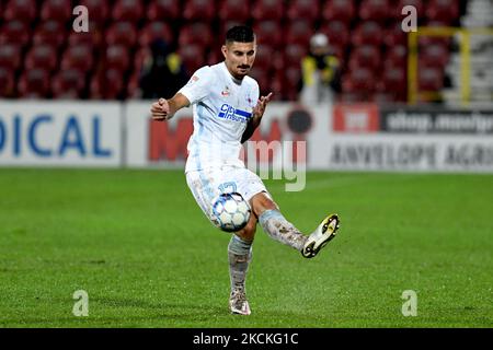 Iulian Cristea, défenseur central de la FCSB, passant le ballon pendant le jeu CFR Cluj vs FCSB, Romanian Liga 1, Dr. Constantin Radulescu Stadium, Cluj-Napoca, Roumanie, 29 août 2021 (photo de Flaviu Buboi/NurPhoto) Banque D'Images