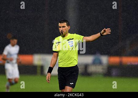 Arbitre Ovidiu Hatelan pendant le jeu CFR Cluj contre FCSB, Ligue roumaine 1, Dr. Constantin Radulescu Stadium, Cluj-Napoca, Roumanie, 29 août 2021 (photo de Flaviu Buboi/NurPhoto) Banque D'Images