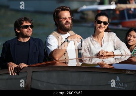 Le directeur Alessandro Celli, Alessandro Borghi, Barbara Ronchi, Dennis Protopapa, Guilano Soprano et Ludovica Nasti arrivent au Festival international du film de Venise 78th sur 02 septembre 2021 à Venise, en Italie. (Photo de Matteo Chinellato/NurPhoto) Banque D'Images