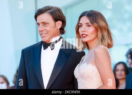 Serena Rossi et Davide Devenuto assistent au tapis rouge du film 'Madres Paralelas' lors du Festival international du film de Venise 78th sur 01 septembre 2021 à Venise, en Italie. (Photo de Matteo Chinellato/NurPhoto) Banque D'Images