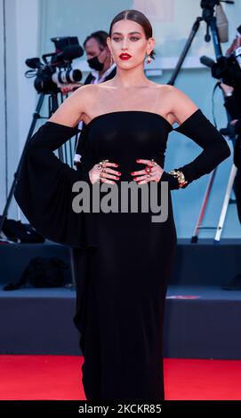 Gaia Gozzi arrive pour la projection du film 'E' stata la mano di Dio' (la main de Dieu) présenté en compétition pendant le Festival du film de Venise 78th, sur 2 septembre 2021 au Lido de Venise. (Photo de Matteo Chinellato/NurPhoto) Banque D'Images