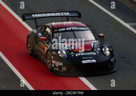 Pilotes : Daniel Alsemann, Ralf Bohn, Alfred Renauer et Robert Renauer de Herberth Motorsport avec Porsche 911 GT3 R (991 II) lors de la course HANKOOK 24H BARCELONE 2021 sur le circuit de Catalunya. (Photo par DAX Images/NurPhoto) Banque D'Images