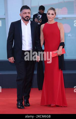 Gennaro Gattuso et Monica Romano assistent au tapis rouge du film « Freaks Out » lors du Festival international du film de Venise de 78th sur 08 septembre 2021 à Venise, en Italie. (Photo de Matteo Chinellato/NurPhoto) Banque D'Images