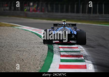 George Russel de Williams Racing pilote son monoplace FW43B pendant la pratique libre de GP italien, 14th tour du Championnat du monde de Formule 1 dans Autodromo Internazionale di Monza, à Monza, Lombardie, Italie, 10 septembre 2021 (photo par Andrea Diodato/NurPhoto) Banque D'Images