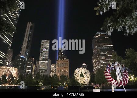 L'hommage annuel en lumière un jour avant le 20th ans d'anniversaire des attaques contre le World Trade Center sur 10 septembre 2021 à New York, Etats-Unis. (Photo de John Lamparski/NurPhoto) Banque D'Images