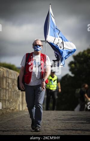 Les supporters écossais de l'indépendance défilés à travers Stirling lors d'une marche tout-en-un sur 11 septembre 2021 à Stirling, en Écosse. L'objectif des organisateurs est d'unifier les militants indépendants dans toute l'Écosse en organisant des marches et des rassemblements, ils ont précédemment organisé des rassemblements majeurs à Édimbourg, Dumfries et Dundee. L'événement coïncide avec l'anniversaire de 724th ans de la bataille du pont de Stirling les forces de William Wallace et Andrew Moray ont vaincu l'armée d'Angleterre pendant la première Guerre de l'indépendance écossaise en 1297. (Photo par Ewan Bootman/NurPhoto) Banque D'Images