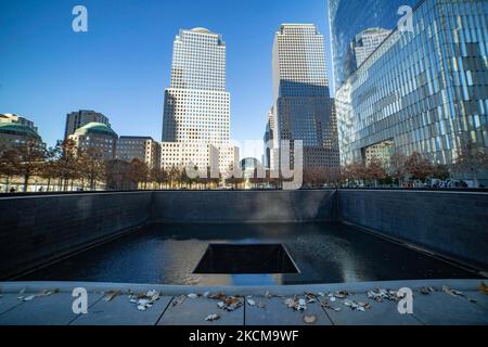 Le 20th anniversaire de l'attaque du Centre mondial du commerce qui a eu lieu sur 11 septembre 2001, connu sous le nom de 9/11, est marqué par le retrait complet des forces américaines d'Afghanistan. Site commémoratif du WTC connu sous le nom de Ground Zero ou la pile après les attaques de 11 septembre dans le Lower Manhattan à New York avec deux piscines la piscine nord et la piscine sud à côté du parc commémoratif et du musée avec les noms apparaissant sur les panneaux autour de la piscine. New York, NY, Etats-Unis sur 25 janvier 2020 (photo de Nicolas Economou/NurPhoto) Banque D'Images