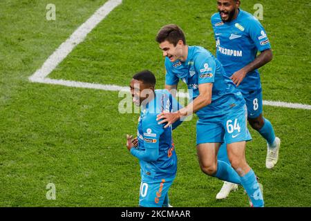 Malcom de Zenit célèbre son but avec Kirill Kravtsov (N64) et Wendel lors du match de la première Ligue russe entre le FC Zenit Saint-Pétersbourg et le FC Akhmat Grozny sur 11 septembre 2021 à l'arène Gazprom à Saint-Pétersbourg, en Russie. (Photo de Mike Kireev/NurPhoto) Banque D'Images