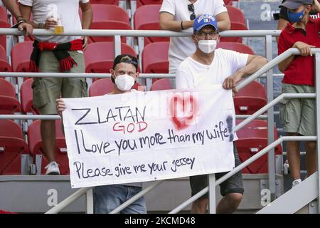 Les fans de l'AC Milan assistent à la série Un match entre l'AC Milan et le SS Lazio au Stadio Giuseppe Meazza sur 12 septembre 2021 à Milan, Italie. (Photo de Giuseppe Cottini/NurPhoto) Banque D'Images