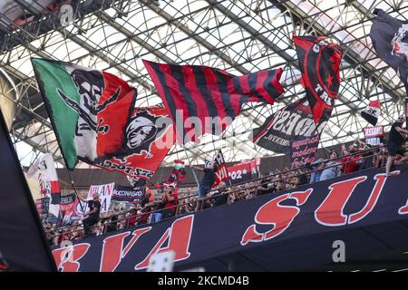 Les fans de l'AC Milan assistent à la série Un match entre l'AC Milan et le SS Lazio au Stadio Giuseppe Meazza sur 12 septembre 2021 à Milan, Italie. (Photo de Giuseppe Cottini/NurPhoto) Banque D'Images