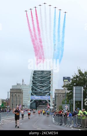 Les flèches rouges survolent le pont Tyne pendant la course nord de la BUPA à Newcastle upon Tyne, en Angleterre, le dimanche 12th septembre 2021. (Photo de will Matthews/MI News/NurPhoto) Banque D'Images