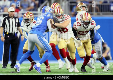 Le cornerback des Detroit Lions, Ifeatu Melifonwu (26), affronte le San Francisco 49ers long vivaneau Taybor Pepper (46) lors d'un match de football de la NFL entre les Detroit Lions et le San Francisco 49ers à Detroit, Michigan, États-Unis, dimanche, 12 septembre 2021. (Photo par Amy Lemus/NurPhoto) Banque D'Images