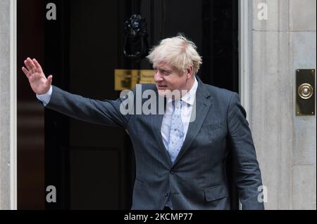 LONDRES, ROYAUME-UNI - le 17 SEPTEMBRE 2021 : le Premier ministre britannique Boris Johnson se trouve à l'extérieur du 10 Downing Street avant la rencontre avec le président de la région du Kurdistan Nechirvan Barzani, sur 17 septembre 2021, à Londres, en Angleterre. (Photo de Wiktor Szymanowicz/NurPhoto) Banque D'Images