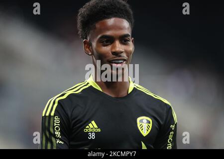 Crysencio Summerville de Leeds United se réchauffe lors du match de la première Ligue entre Newcastle United et Leeds United au St. James's Park, Newcastle, le vendredi 17th septembre 2021. (Photo de Mark Fletcher/MI News/NurPhoto) Banque D'Images