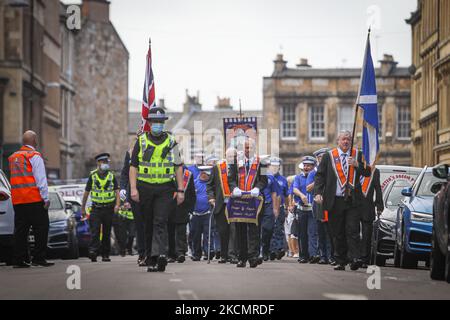 Les membres du County Grand Orange Lodge participent à la parade annuelle de la Orange Walk qui passera par le centre-ville de 18 septembre 2021 à Glasgow, en Écosse. Plus de 10 000 membres devraient participer à plus de 30 marches à travers la ville. Les marches de l’année dernière n’ont pas pu avoir lieu en raison des restrictions imposées par le coronavirus quant à la taille des rassemblements en plein air. (Photo par Ewan Bootman/NurPhoto) Banque D'Images