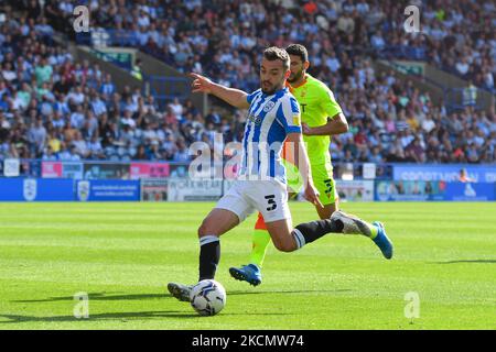 Harry Toffolo de Huddersfield Town fait la queue lors du match de championnat Sky Bet entre Huddersfield Town et Nottingham Forest au stade John Smith, Huddersfield, le samedi 18th septembre 2021. (Photo de Jon Hobley/MI News/NurPhoto) Banque D'Images