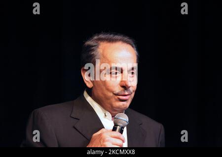 Melhem Barakat se produit à Toronto (Ontario), au Canada, sur 08 mai 2011, au cours de sa tournée nord-américaine. Melhem Barakat aussi connu sous le nom de Melhim Barakat est un chanteur et auteur de chansons libanais qui est également surnommé par ses fans comme Abou Majd. Melhem Barakat a commencé sa carrière en 1960s, Barakat a sans doute établi son propre genre à la fois dans la façon dont il chante et compose, ce qui fait de lui l'une des stars les plus appréciées et populaires au Liban aujourd'hui. Il a fait des tournées en Australie, en Amérique du Sud, au Canada et aux États-Unis. (Photo de Creative Touch Imaging Ltd./NurPhoto) Banque D'Images