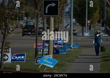 Panneaux d'élection le long du chemin Ellerslie à Edmonton. Dimanche, 19 septembre 2021, à Edmonton, en Alberta, Canada. (Photo par Artur Widak/NurPhoto) Banque D'Images