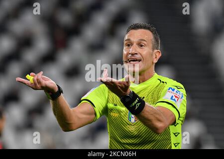 Arbitre Daniele Doveri gestes pendant la série Un match de 2021/22 entre Juventus FC et AC Milan au stade Allianz de 19 septembre 2021 à Turin, Italie (photo par le reporter Turin/LiveMedia/NurPhoto) Banque D'Images
