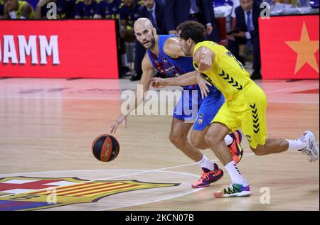 Tomas Bellas et Nick Calathes lors du match entre le FC Barcelone et le CB UCAM Murcia, correspondant à la semaine 1 de la Liga Endesa, joué au Palau Blaugrana, le 19th septembre 2021, à Barcelone, Espagne. -- (photo par Urbanandsport/NurPhoto) Banque D'Images