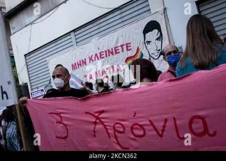 Rassemblement de protestation des membres du LGBTQ et d'autres militants trois ans après le meurtre de l'activiste gay Zak Kostopoulos à Athènes, en Grèce, sur 21 septembre 2021. Zak Kostopoulos a été lynché à mort par le propriétaire d'une bijouterie et d'un passager lors d'une tentative de vol dans le centre-ville d'Athènes sur 21 septembre 2018. (Photo de Nikolas Kokovovlis/NurPhoto) Banque D'Images