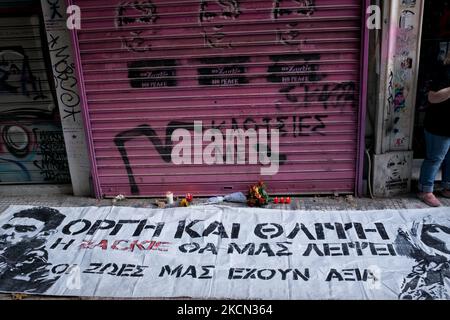 Rassemblement de protestation des membres du LGBTQ et d'autres militants trois ans après le meurtre de l'activiste gay Zak Kostopoulos à Athènes, en Grèce, sur 21 septembre 2021. Zak Kostopoulos a été lynché à mort par le propriétaire d'une bijouterie et d'un passager lors d'une tentative de vol dans le centre-ville d'Athènes sur 21 septembre 2018. (Photo de Nikolas Kokovovlis/NurPhoto) Banque D'Images