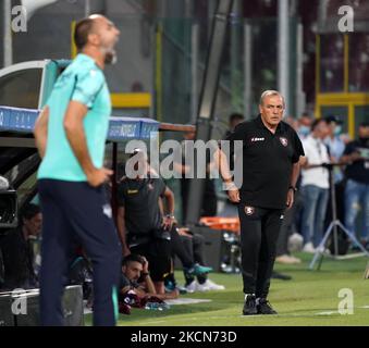 Fabrizio Castori entraîneur-chef de nous Salerntana pendant la série Un match entre nous Salerntana 1919 et Hellas Verona FC sur le stade 22 septembre 2021 'Arechi' à Salerno, Italie (photo de Gabriele Maricchiolo/NurPhoto) Banque D'Images