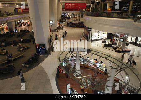 Boutiques et restaurants de luxe dans le terminal 3 récemment rénové de l'aéroport international Indira Gandhi à Delhi, Inde, sur 04 décembre 2011. (Photo de Creative Touch Imaging Ltd./NurPhoto) Banque D'Images