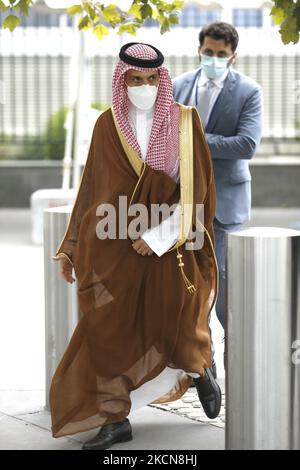 Le ministre saoudien des Affaires étrangères, le Prince Faisal Bin Farhal Al-Saud, est vu à l'extérieur des Nations Unies lors de l'Assemblée générale de 76 sur 23 septembre 2021 à New York, aux États-Unis. L'Assemblée générale des Nations Unies (AGNU) est la principale entité politique de l'Organisation et constitue un forum de discussion pour toutes les questions internationales couvertes par la Charte des Nations Unies. Chacun des 193 États membres de l'Organisation des Nations Unies dispose d'un vote égal. (Photo de John Lamparski/NurPhoto) Banque D'Images