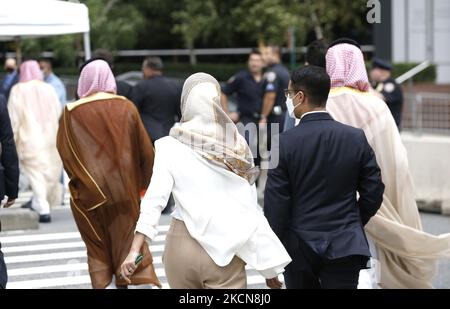 Le ministre saoudien des Affaires étrangères, le Prince Faisal Bin Farhal Al-Saud, est vu à l'extérieur des Nations Unies lors de l'Assemblée générale de 76 sur 23 septembre 2021 à New York, aux États-Unis. L'Assemblée générale des Nations Unies (AGNU) est la principale entité politique de l'Organisation et constitue un forum de discussion pour toutes les questions internationales couvertes par la Charte des Nations Unies. Chacun des 193 États membres de l'Organisation des Nations Unies dispose d'un vote égal. (Photo de John Lamparski/NurPhoto) Banque D'Images