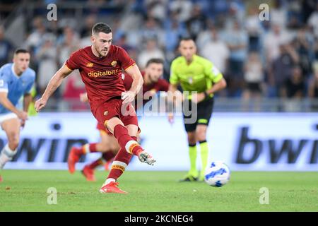 Jordan Veretout of AS Roma marque le deuxième but de la zone de pénalité lors de la série Un match entre SS Lazio et AS Roma au Stadio Olimpico, Rome, Italie, le 26 septembre 2021. (Photo de Giuseppe Maffia/NurPhoto) Banque D'Images