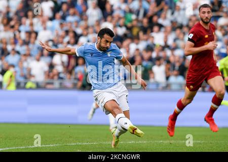 Felipe Anderson de SS Lazio marque le deuxième but lors de la série Un match entre SS Lazio et AS Roma au Stadio Olimpico, Rome, Italie, le 26 septembre 2021. (Photo de Giuseppe Maffia/NurPhoto) Banque D'Images