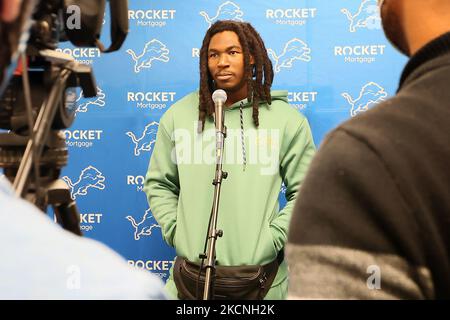 Les Detroit Lions en arrière Jamaal Williams (30) est interviewé lors d'un match de football de la NFL entre les Detroit Lions et les Baltimore Ravens à Detroit, Michigan, États-Unis, le dimanche, 26 septembre 2021. (Photo par Amy Lemus/NurPhoto) Banque D'Images