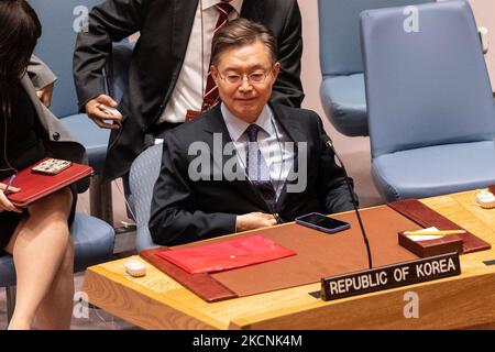 New York, États-Unis. 04th novembre 2022. Corée du Sud l'Ambassadeur Hwang Joonkook assiste à la réunion du Conseil de sécurité sur la non-prolifération des armes nucléaires concernant la République populaire démocratique de Corée au Siège de l'ONU (photo de Lev Radin/Pacific Press) Credit: Pacific Press Media production Corp./Alay Live News Banque D'Images