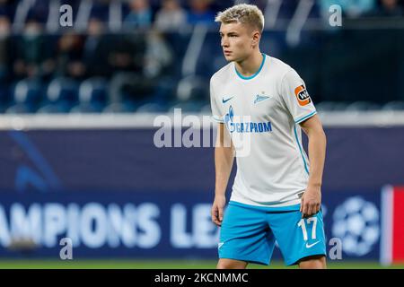 Andrey Mostovoy, de Zenit, regarde pendant le match H du groupe de la Ligue des champions de l'UEFA entre Zenit Saint-Pétersbourg et Malmo FF sur 29 septembre 2021 à l'arène Gazprom à Saint-Pétersbourg, en Russie. (Photo de Mike Kireev/NurPhoto) Banque D'Images