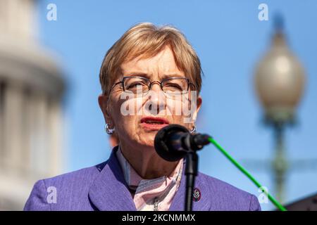 Le congressiste Marcy Kaptur (D-OH) s'exprime lors d'une conférence de presse au cours de laquelle le Groupe de travail bipartisan sur la toxicomanie et la santé mentale présente son programme législatif pour 2021. (Photo d'Allison Bailey/NurPhoto) Banque D'Images