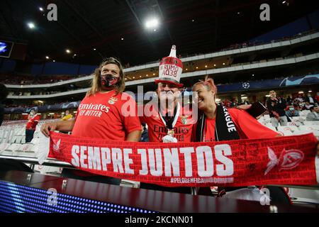 Fans de Benfica lors du match E de la Ligue des champions de l'UEFA entre SL Benfica et le FC Barcelone à l'Estadio da Luz, sur 29 septembre 2021, Lisbonne, Portugal (photo de Valter Gouveia/NurPhoto) Banque D'Images