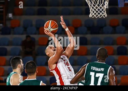 (15) score d'Othman Elkana de Fath Team (Maroc) lors du match de basket-ball entre Fath Union Sports Club (Maroc) et Blida City Sports Club (Algérie), mercredi 29 septembre 2021 au Burj Al Arab Stadium à 17 h 00, le jour 1 pour les championnats du Club arabe N.33 (photo d'Ayman Aref/NurPhoto) Banque D'Images