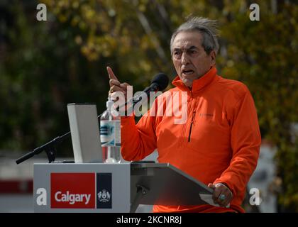 Phil Fontaine, un chef canadien autochtone et ancien chef national de l'Assemblée des Premières nations, prend la parole au cours d'une cérémonie officielle en plein air à fort Calgary, alors que la ville de Calgary commémore la Journée des chemises orange et observe la première Journée nationale de vérité et de réconciliation (un jour férié fédéral). Le jeudi 30 septembre 2021, à fort Calgary, Calgary, Alberta, Canada. (Photo par Artur Widak/NurPhoto) Banque D'Images