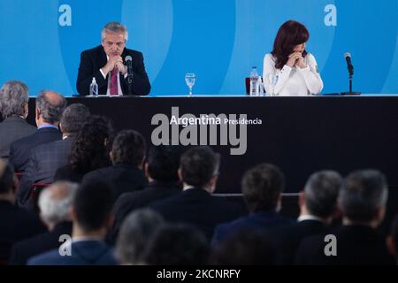 Le président argentin Alberto Fernandez et la vice-présidente Cristina Fernandez de Kirchner assistent à une cérémonie pour annoncer de nouvelles mesures agro-économiques à l'intérieur du musée du palais présidentiel de Casa Rosada, à Buenos Aires, Argentine 30 septembre 2021. (Photo de Matías Baglietto/NurPhoto) Banque D'Images