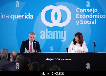 Le président argentin Alberto Fernandez et la vice-présidente Cristina Fernandez de Kirchner assistent à une cérémonie pour annoncer de nouvelles mesures agro-économiques à l'intérieur du musée du palais présidentiel de Casa Rosada, à Buenos Aires, Argentine 30 septembre 2021. (Photo de Matías Baglietto/NurPhoto) Banque D'Images