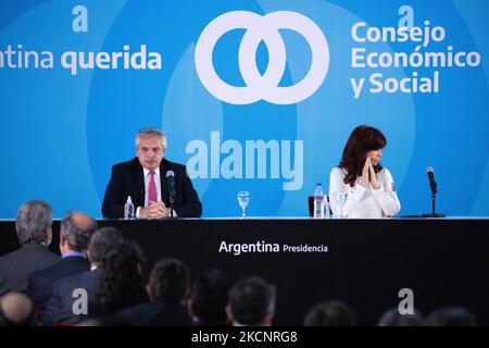 Le président argentin Alberto Fernandez et la vice-présidente Cristina Fernandez de Kirchner assistent à une cérémonie pour annoncer de nouvelles mesures agro-économiques à l'intérieur du musée du palais présidentiel de Casa Rosada, à Buenos Aires, Argentine 30 septembre 2021. (Photo de Matías Baglietto/NurPhoto) Banque D'Images