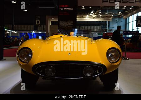 Voitures en exposition sur Autoclassica, foire annuelle basée à Fiera Milano Rho, à Rho, Milan, Italie, 1 octobre 2021 (photo par Andrea Diodato/NurPhoto) Banque D'Images