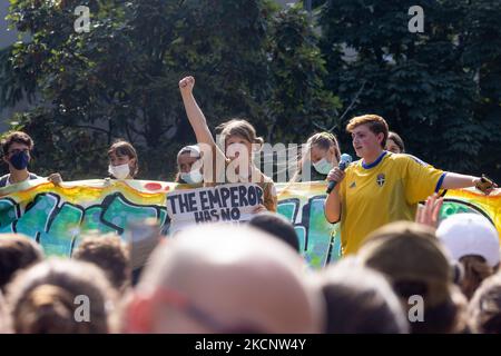 01/10/2021 Milano, Italie manifestations du vendredi pour l'avenir pendant la marche de la grève climatique qui s'est tenue à Milan. L'événement a eu lieu lors de l'événement pré-CdP à Milan, où des groupes de travail thématiques ont parlé et discuté avec les ministres participant à la conférence des Nations Unies sur les changements climatiques de COP26 à Glasgow en novembre. (Photo de Mauro Ujetto/NurPhoto) Banque D'Images