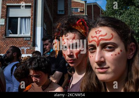 01/10/2021 Milano, Italie manifestations du vendredi pour l'avenir pendant la marche de la grève climatique qui s'est tenue à Milan. L'événement a eu lieu lors de l'événement pré-CdP à Milan, où des groupes de travail thématiques ont parlé et discuté avec les ministres participant à la conférence des Nations Unies sur les changements climatiques de COP26 à Glasgow en novembre. (Photo de Mauro Ujetto/NurPhoto) Banque D'Images