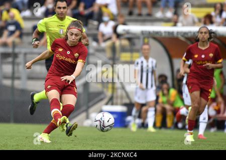 Benedetta Glionna de AS Roma femmes en action pendant la série des femmes Un match entre AS Roma et Juventus au stade Tre Fontane sur 02 octobre 2021 à Rome, Italie. (Photo de Domenico Cippitelli/LiveMedia/NurPhoto) Banque D'Images