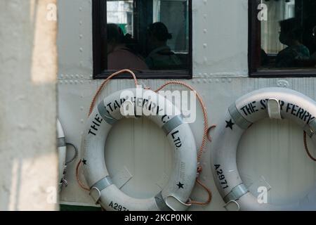 Hong Kong, Chine, 1 octobre 2021, Détail des bouées accrochées à l'extérieur des bateaux Star Ferry. (Photo de Marc Fernandes/NurPhoto) Banque D'Images